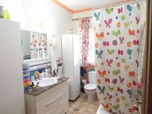Bany de Casa o xalet en venda en Dos Hermanas amb Aire condicionat, Jardí privat i Terrassa