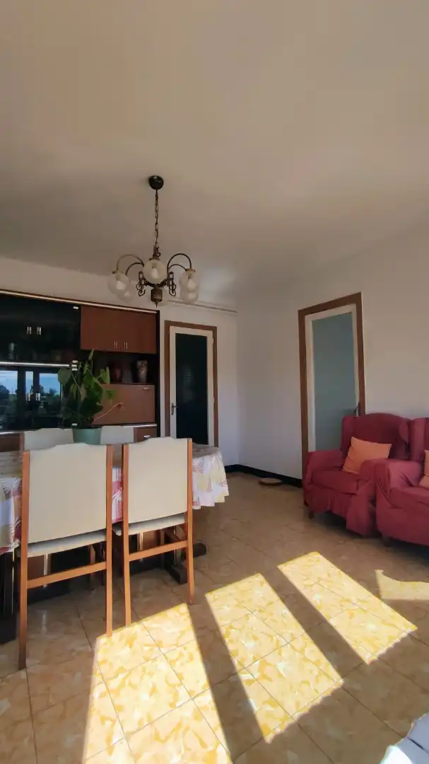 Wohnung zum Verkauf in Torelló mit Heizung, Abstellraum und Balkon