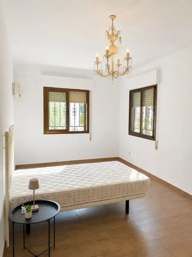 Schlafzimmer von Wohnung zur Miete in Trujillo mit Klimaanlage