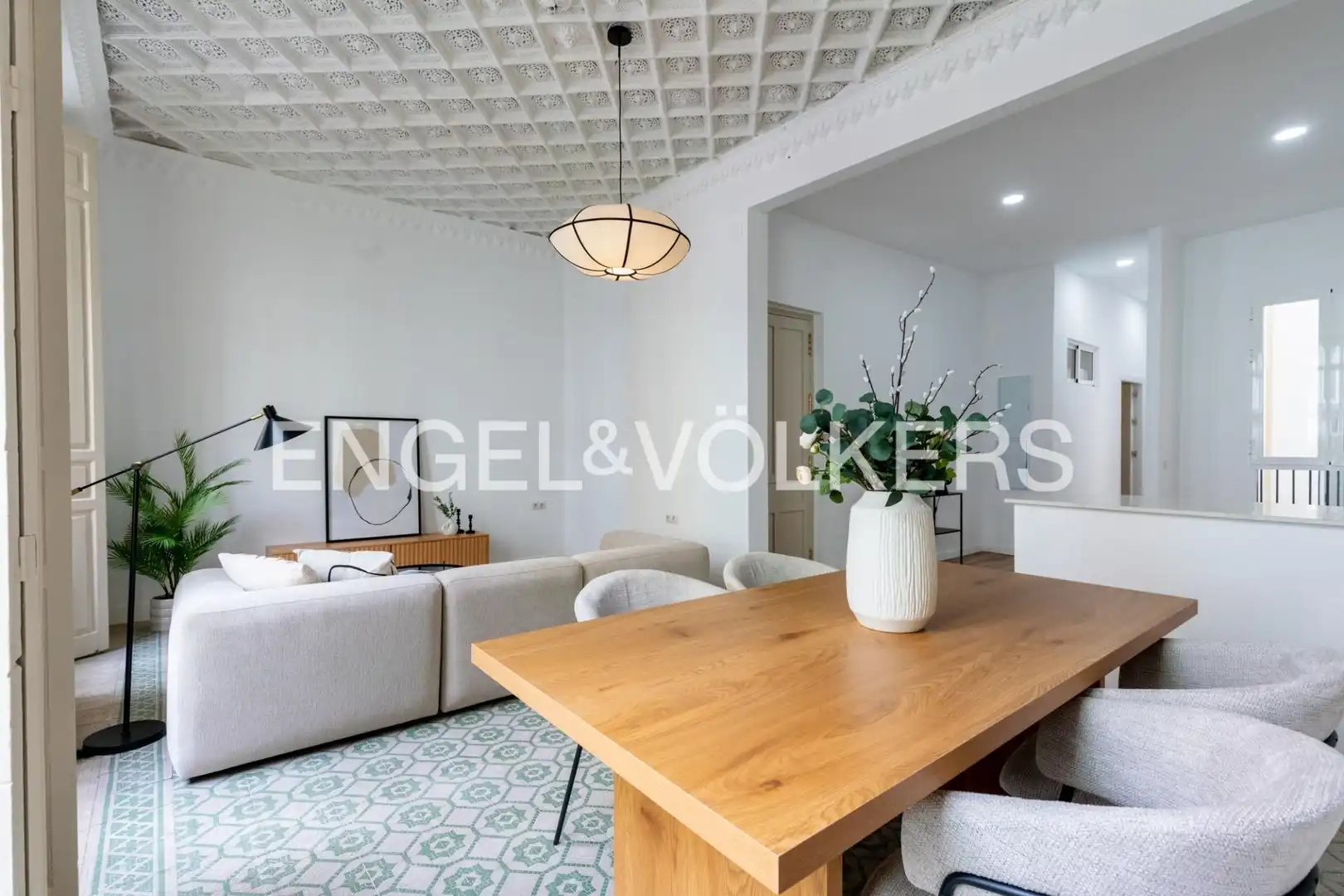 Living room of Flat for sale in Sevilla  with Air Conditioner, Heating and Balcony