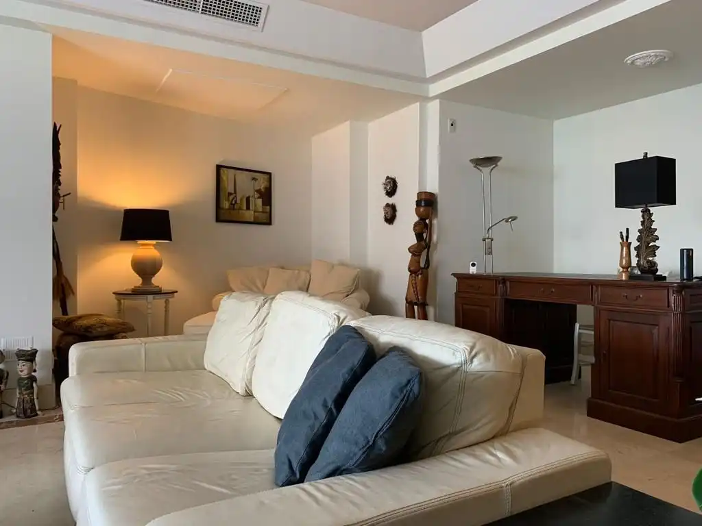 Sala de estar de Apartamento en venta en Sotogrande con Aire acondicionado, Calefacción y Jardín privado