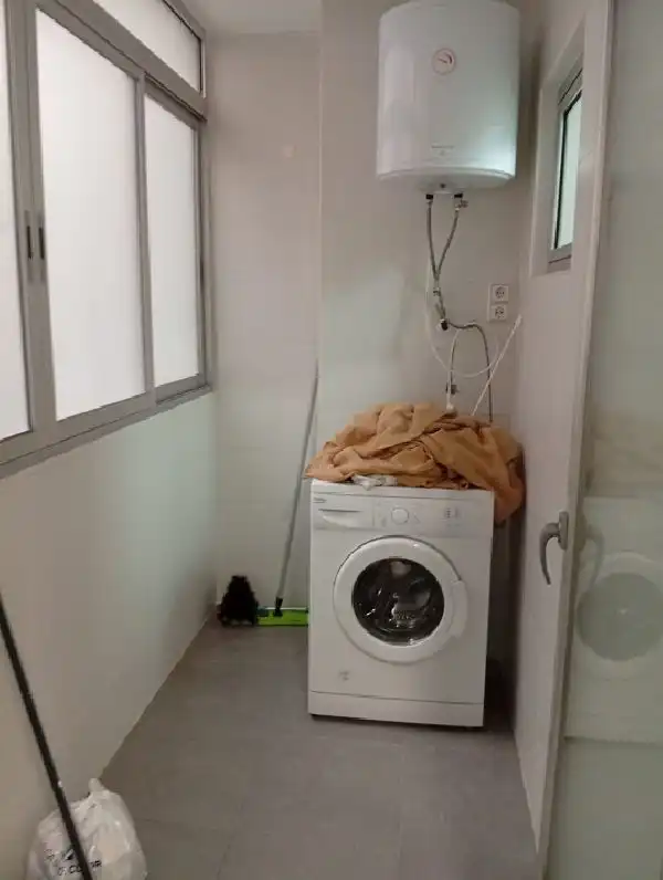 Schlafzimmer von Wohnung zur Miete in Elche / Elx mit Ofen und Waschmaschine
