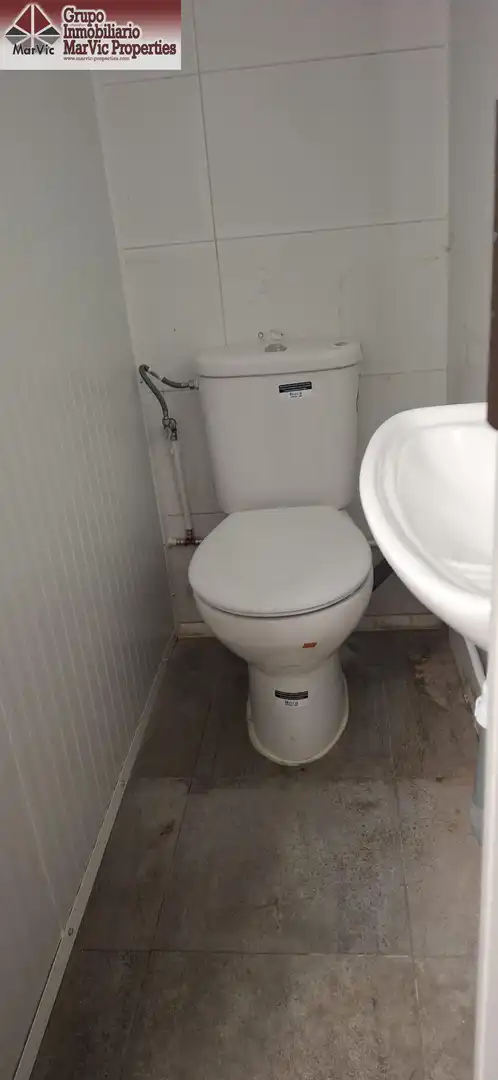 Bany de Local en venda en Benidorm amb Aire condicionat, Terrassa i Moblat