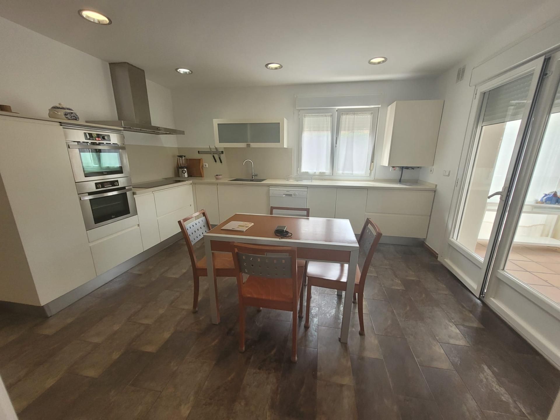 Kitchen of Single-family semi-detached to rent in Carbajosa de la Sagrada  with Heating, Private garden and Alarm