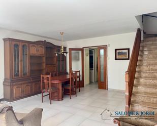 Sala d'estar de Casa adosada en venda en Argentona amb Calefacció, Moblat i Forn