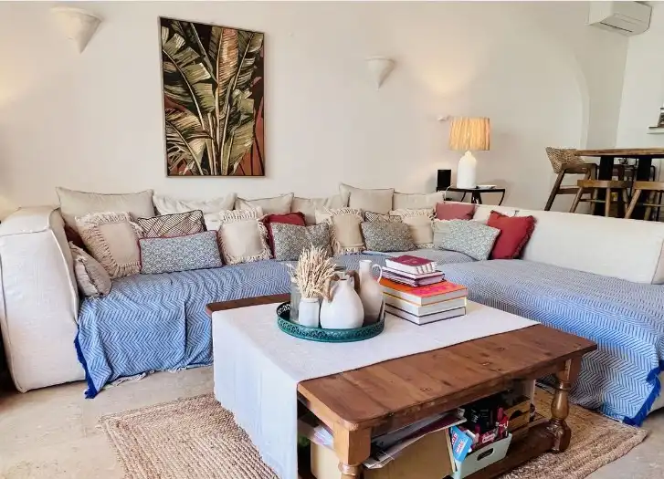 Sala d'estar de Casa adosada en venda en Estepona amb Aire condicionat, Calefacció i Jardí privat