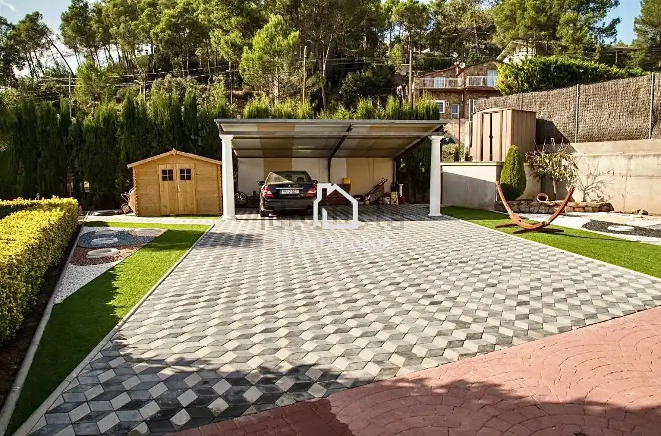 Aparcament de Casa o xalet en venda en Castellnou de Bages amb Aire condicionat, Calefacció i Jardí privat