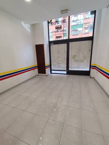 Local comercial en Alquiler en Calle Bartolomé Ordóñez en Plantío - Alcampo