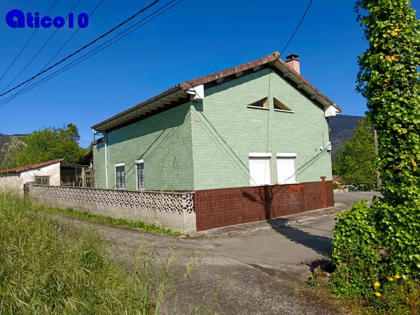 Vista exterior de Casa o xalet en venda en Candamo amb Calefacció, Traster i Moblat