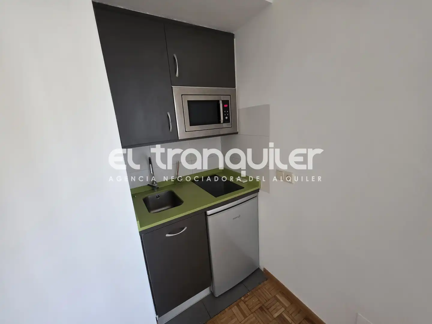 Kitchen of Study for rent in Madrid  with Air Conditioner, Parquet flooring and Washing machine