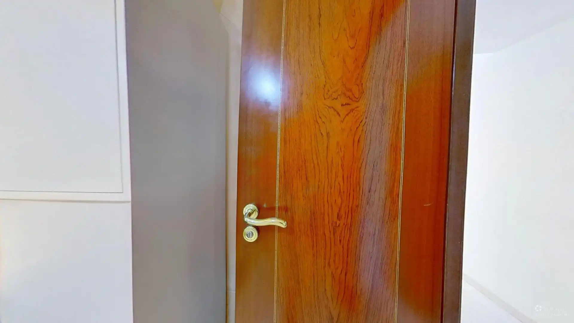 Wohnung zum Verkauf in Valencia mit Klimaanlage, Privatgarten und Terrasse