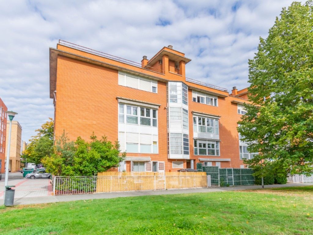 Vista exterior de Piso en venta en  Pamplona / Iruña