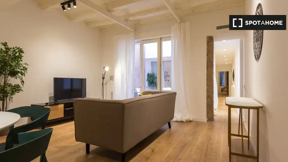 Habitació a Sant Pere, Sta. Caterina i la Ribera