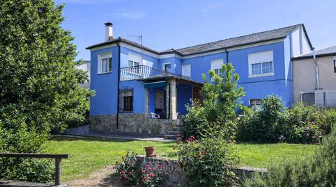 CASA CON GRAN JARDÍN, BODEGA DE PIEDRA Y PARTE EDIFICABLE
