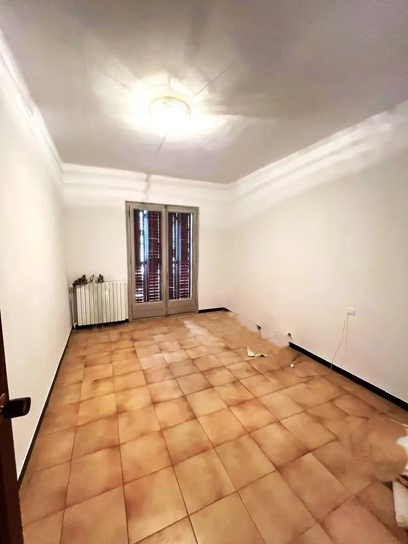 Wohnzimmer von Einfamilien-Reihenhaus zum Verkauf in Salt mit Heizung und Terrasse
