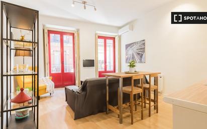 Living room of Flat to rent in  Madrid Capital  with Air Conditioner, Heating and Furnished