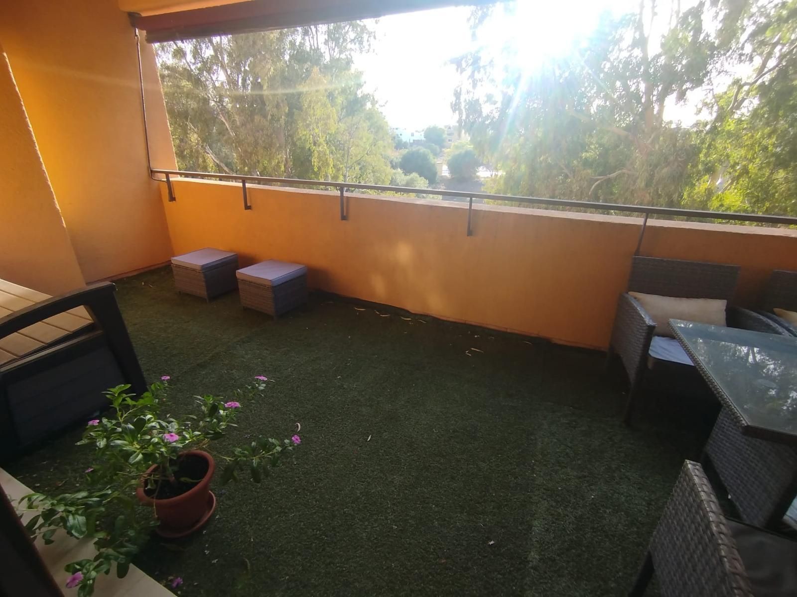 Terrassa de Pis de lloguer en Algeciras amb Jardí privat, Moblat i Piscina comunitària