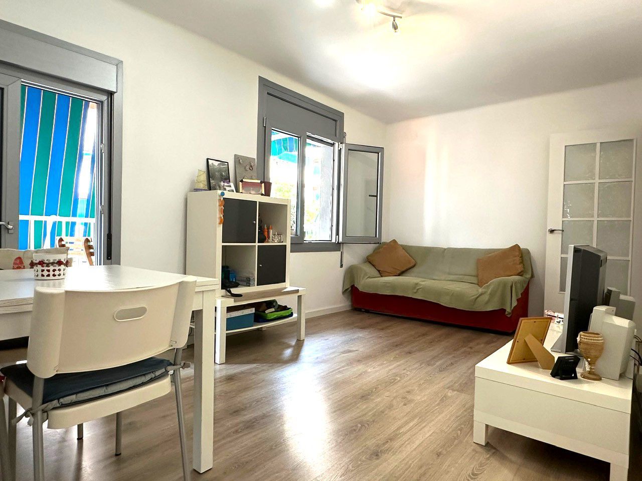 Living room of Flat for sale in Sant Boi de Llobregat  with Parquet flooring and Terrace