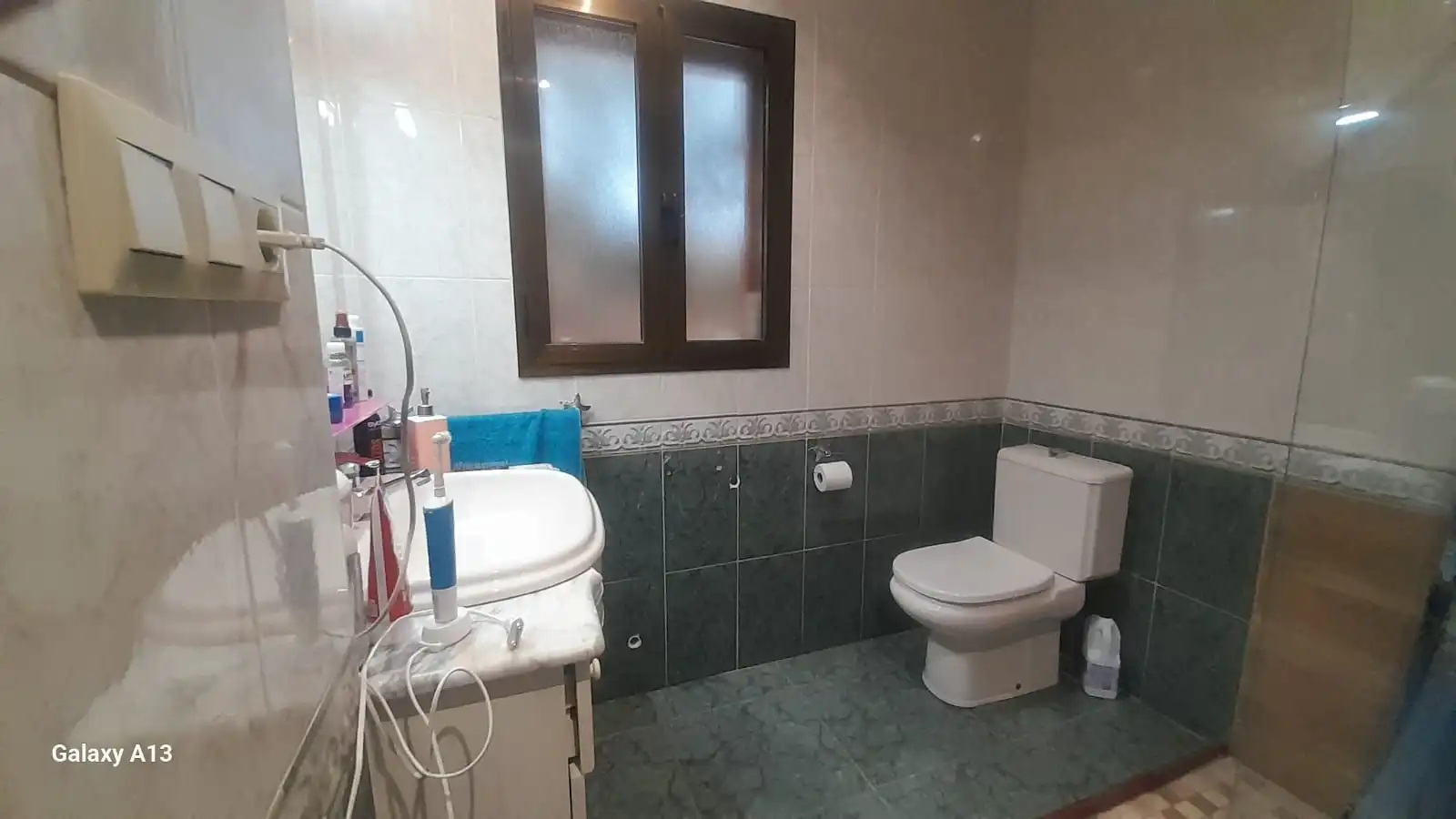 Bathroom of Houses for sale in La Pobla de Vallbona  with Air Conditioner, Heating and Oven