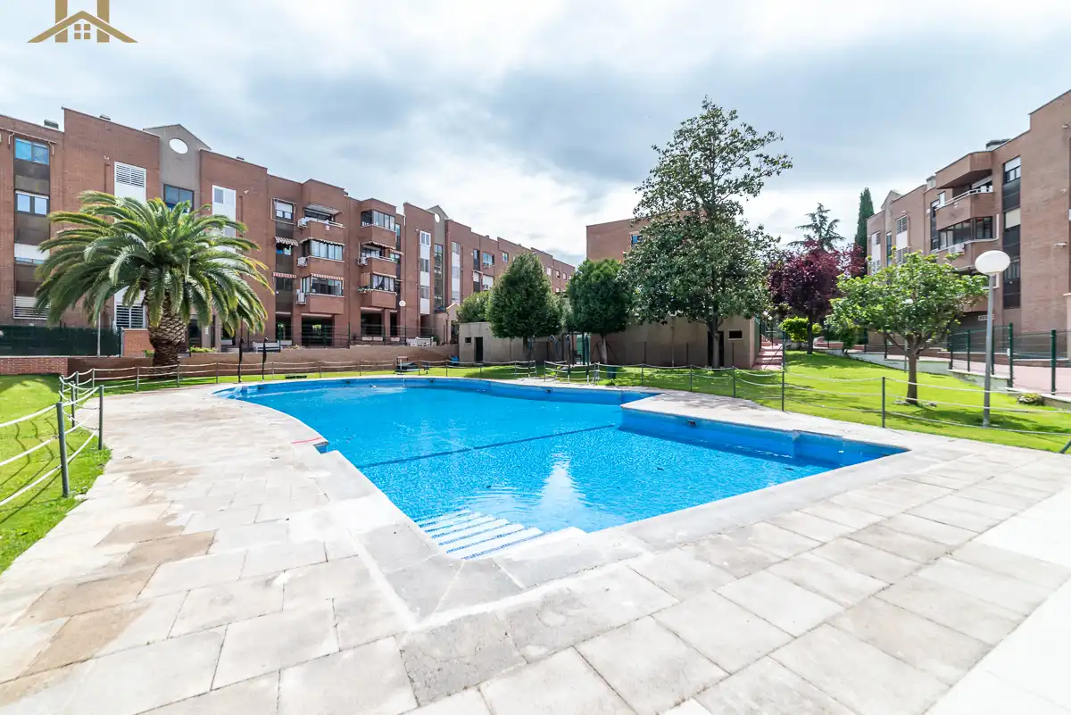 Piscina de Pis en venda en Pozuelo de Alarcón amb Aire condicionat, Calefacció i Terrassa