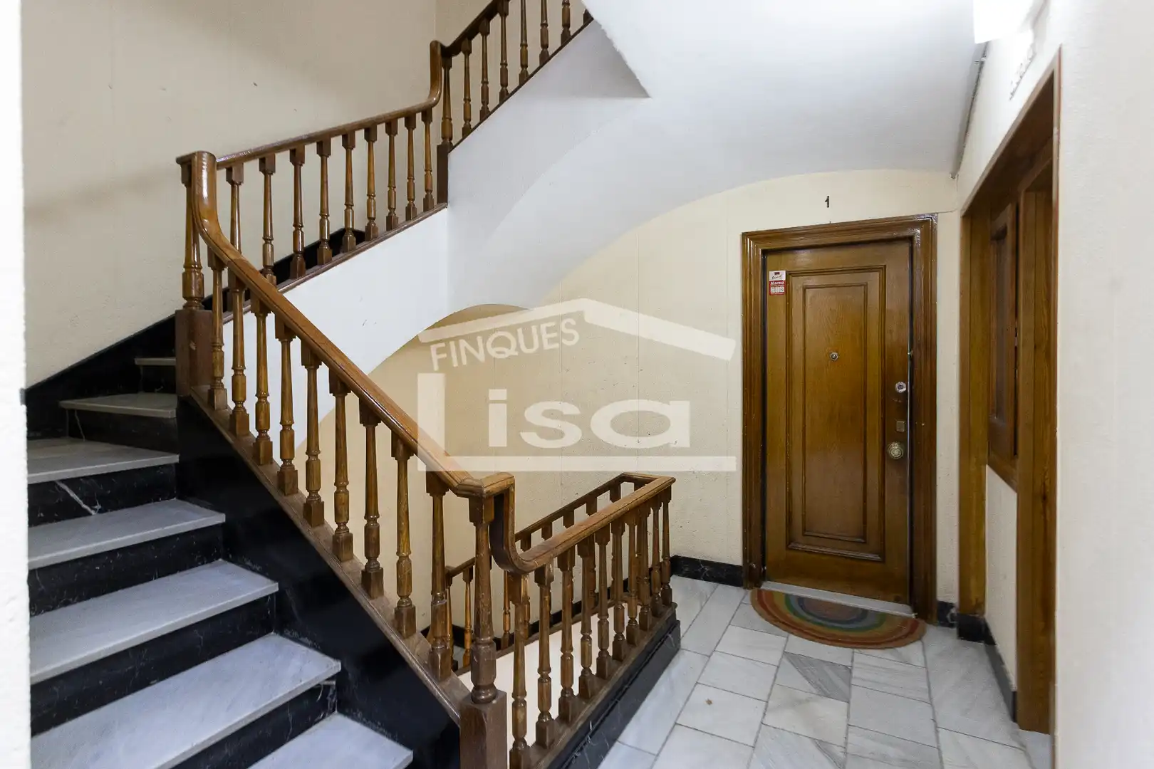 Piso en venta en Barcelona con Calefacción, Trastero y Balcón
