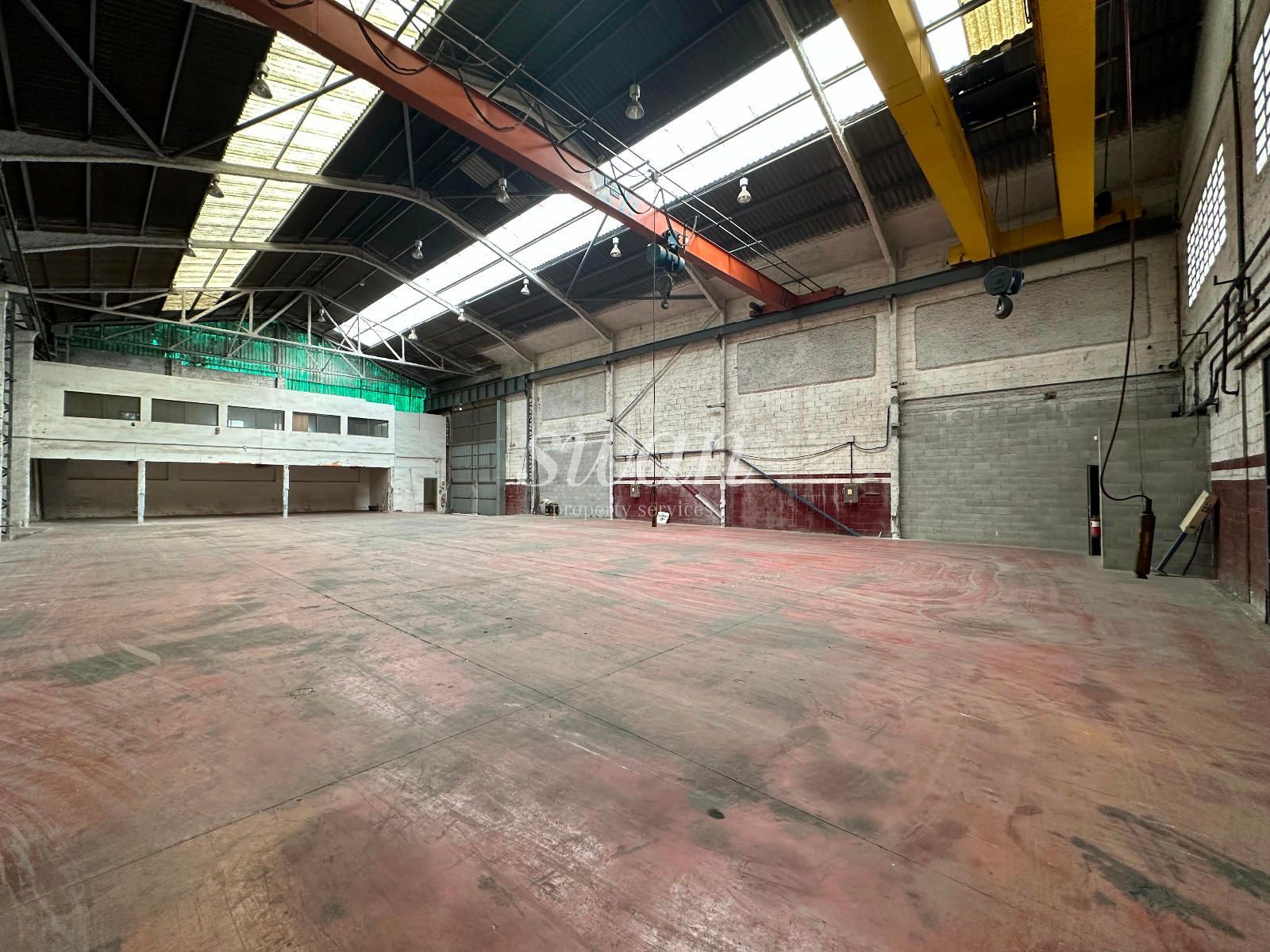 Vista exterior de Nau industrial de lloguer en Sant Feliu de Llobregat