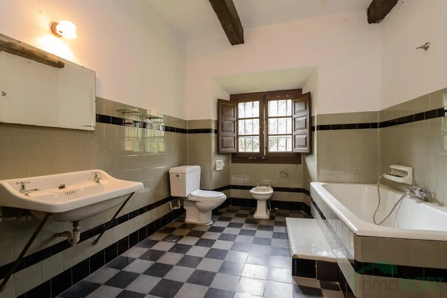 Baño de Edificio en venta en Oviedo 