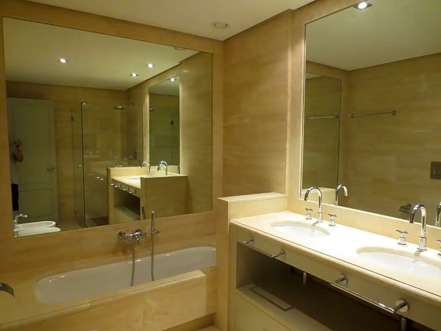 Baño de Planta baja de alquiler en Madrid con Aire acondicionado, Calefacción y Jardín privado