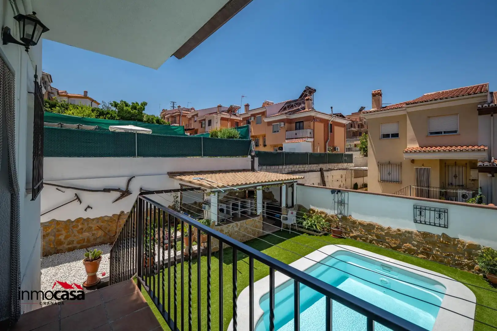 Piscina de Casa adosada en venta en Jun con Aire acondicionado, Jardín privado y Piscina