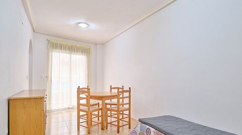 Foto 2 de Apartamento en venta en Calle Almudena, Antonio Machado, Torrevieja