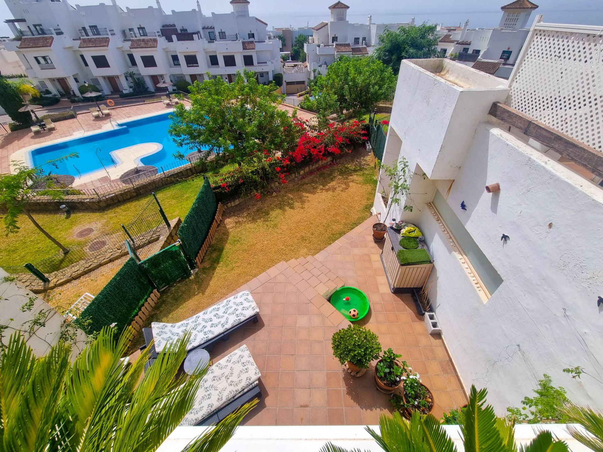 Garden of Single-family semi-detached for sale in La Alcaidesa  with Air Conditioner, Private garden and Terrace