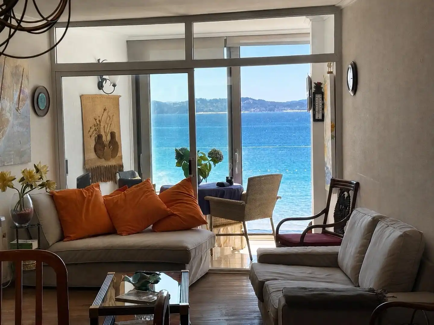 Sala d'estar de Pis en venda en Sanxenxo amb Calefacció i Moblat