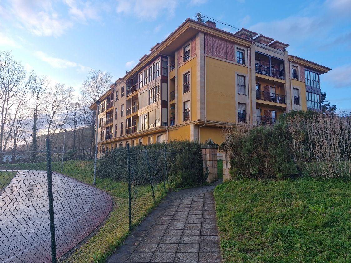 Vista exterior de Apartamento de alquiler en Santa María de Cayón con Calefacción, Terraza y Amueblado
