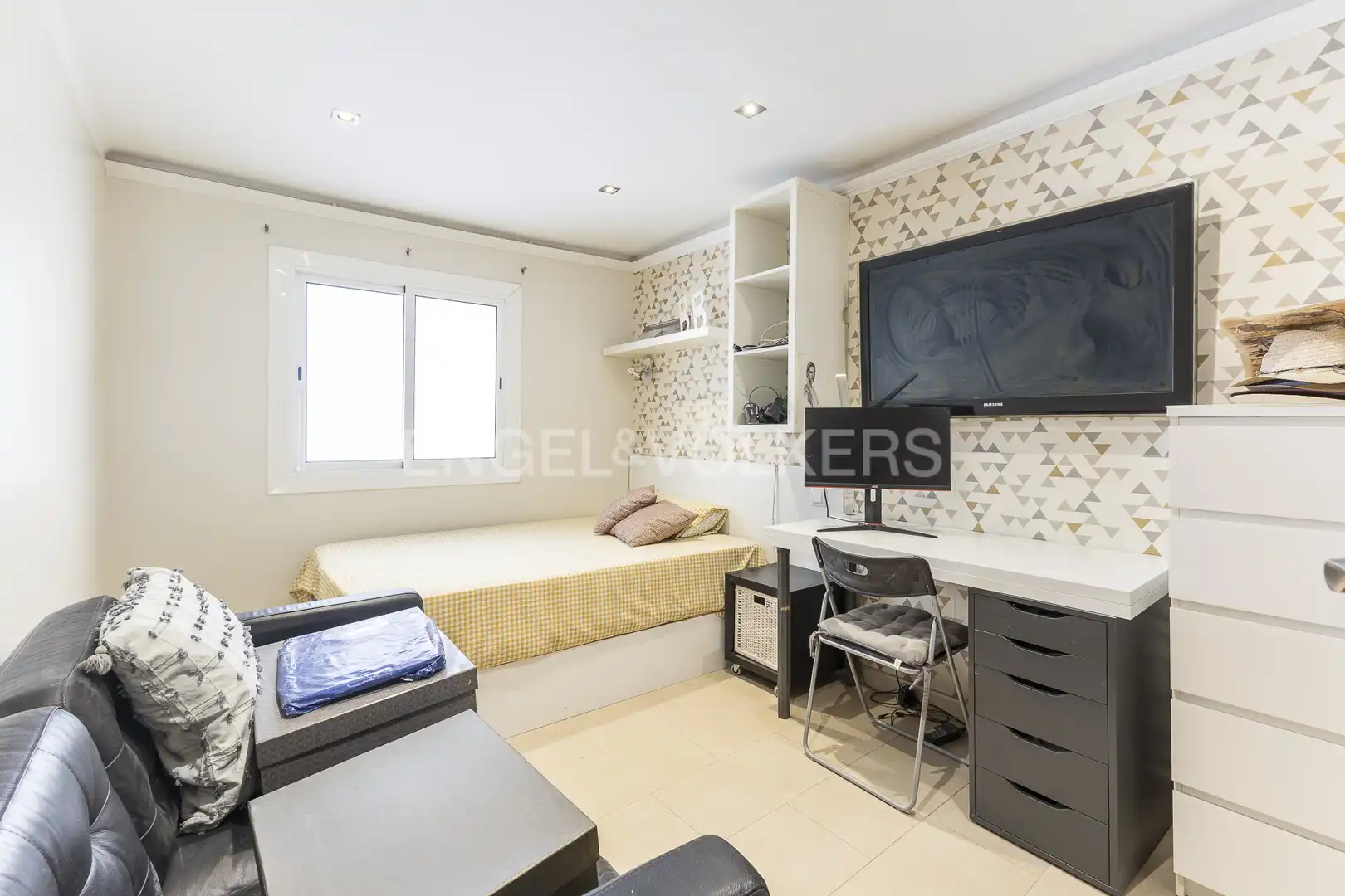 Bedroom of Houses for sale in Barcelona  with Air Conditioner, Heating and Terrace