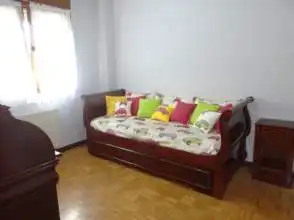 Schlafzimmer von Wohnung zur Miete in Gijón  mit Heizung, Parkett und Möbliert