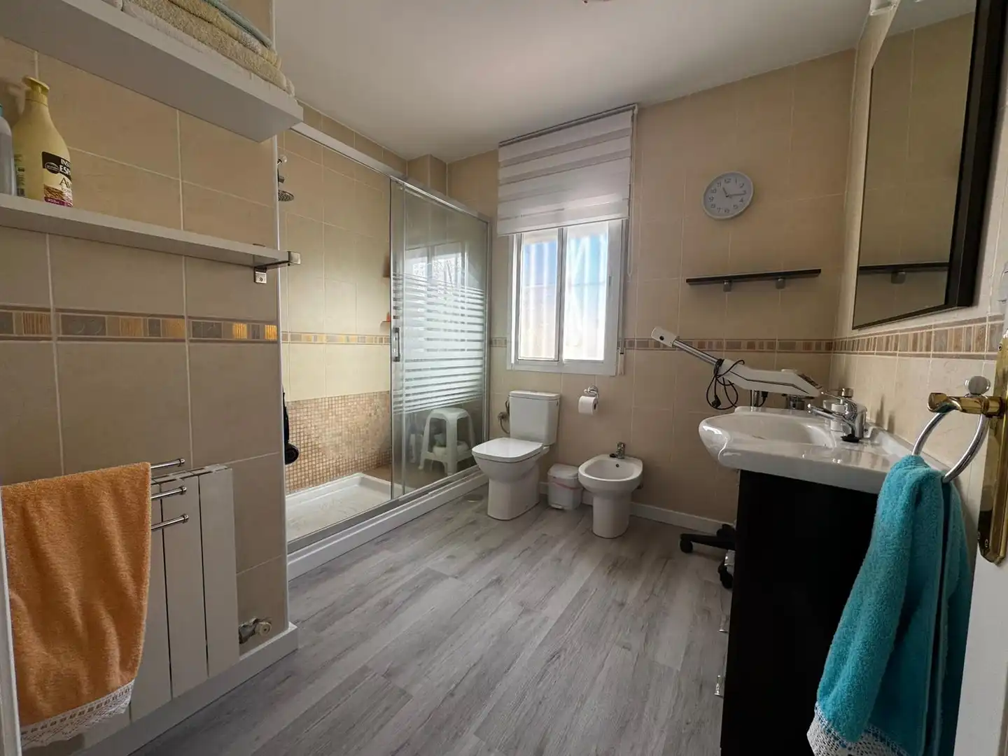 Badezimmer von Einfamilien-Reihenhaus zum Verkauf in Vegas del Genil mit Klimaanlage, Heizung und Möbliert