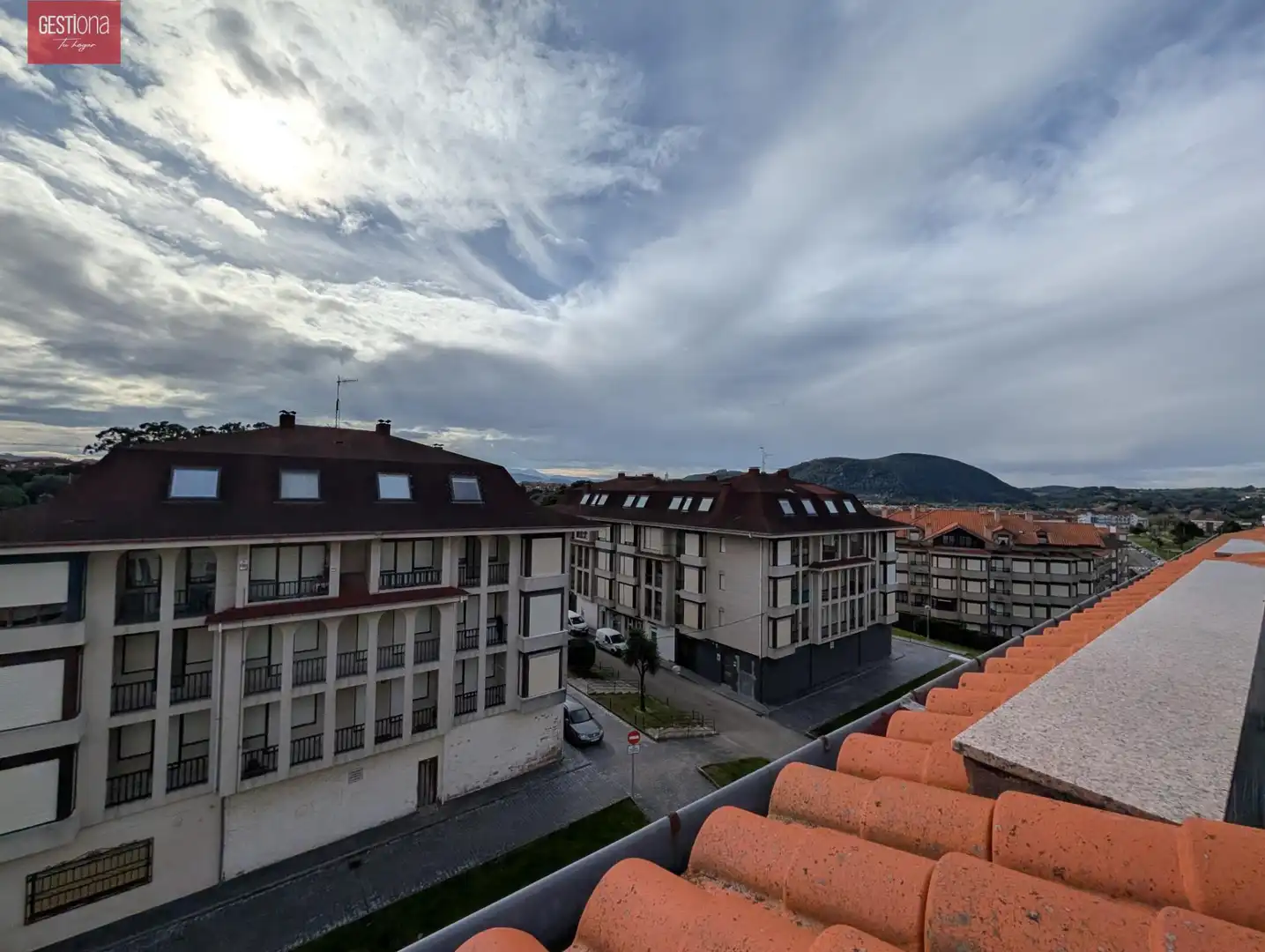 Vista exterior de Àtic en venda en Noja amb Calefacció, Terrassa i Moblat