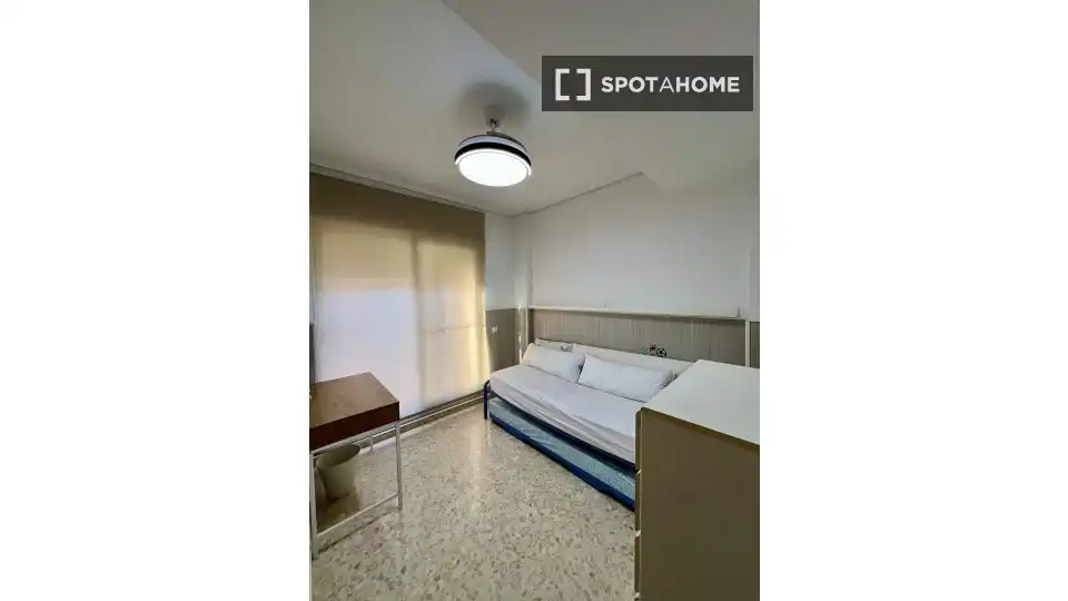 Habitación de Piso de alquiler en Moncada con Aire acondicionado, Calefacción y Amueblado