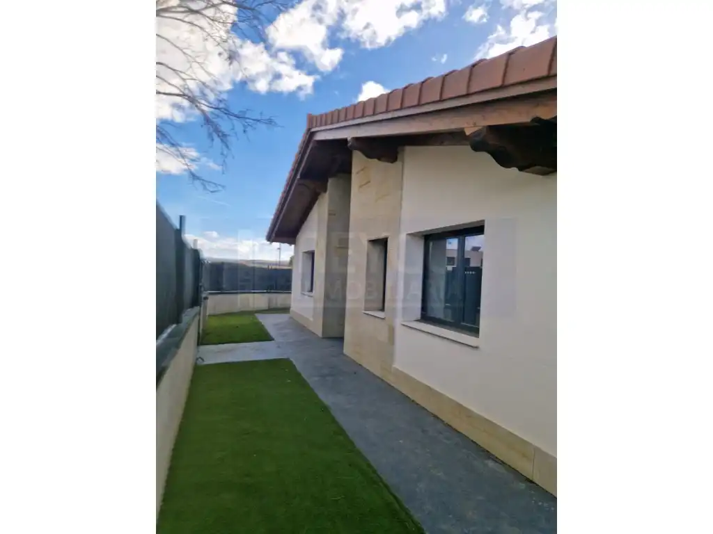 Xalet amb jardí en venda a Calle María Zambrano, imagen 3