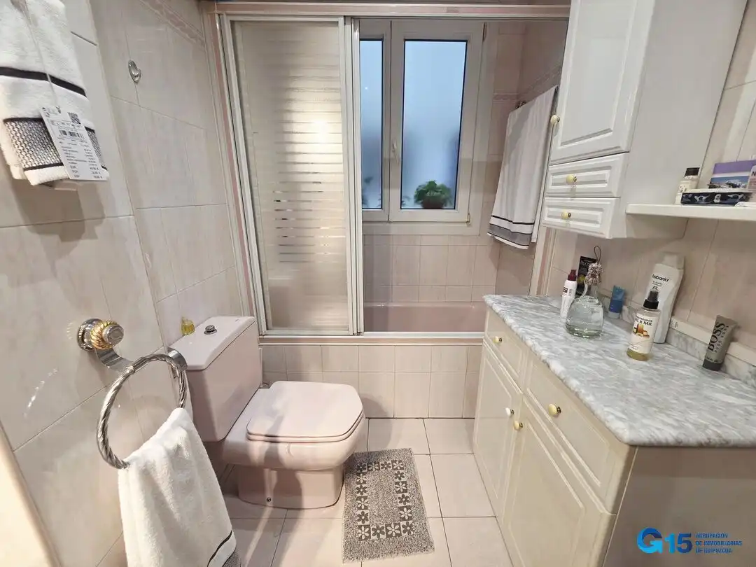 Baño de Piso en venta en Errenteria con Calefacción, Terraza y Amueblado