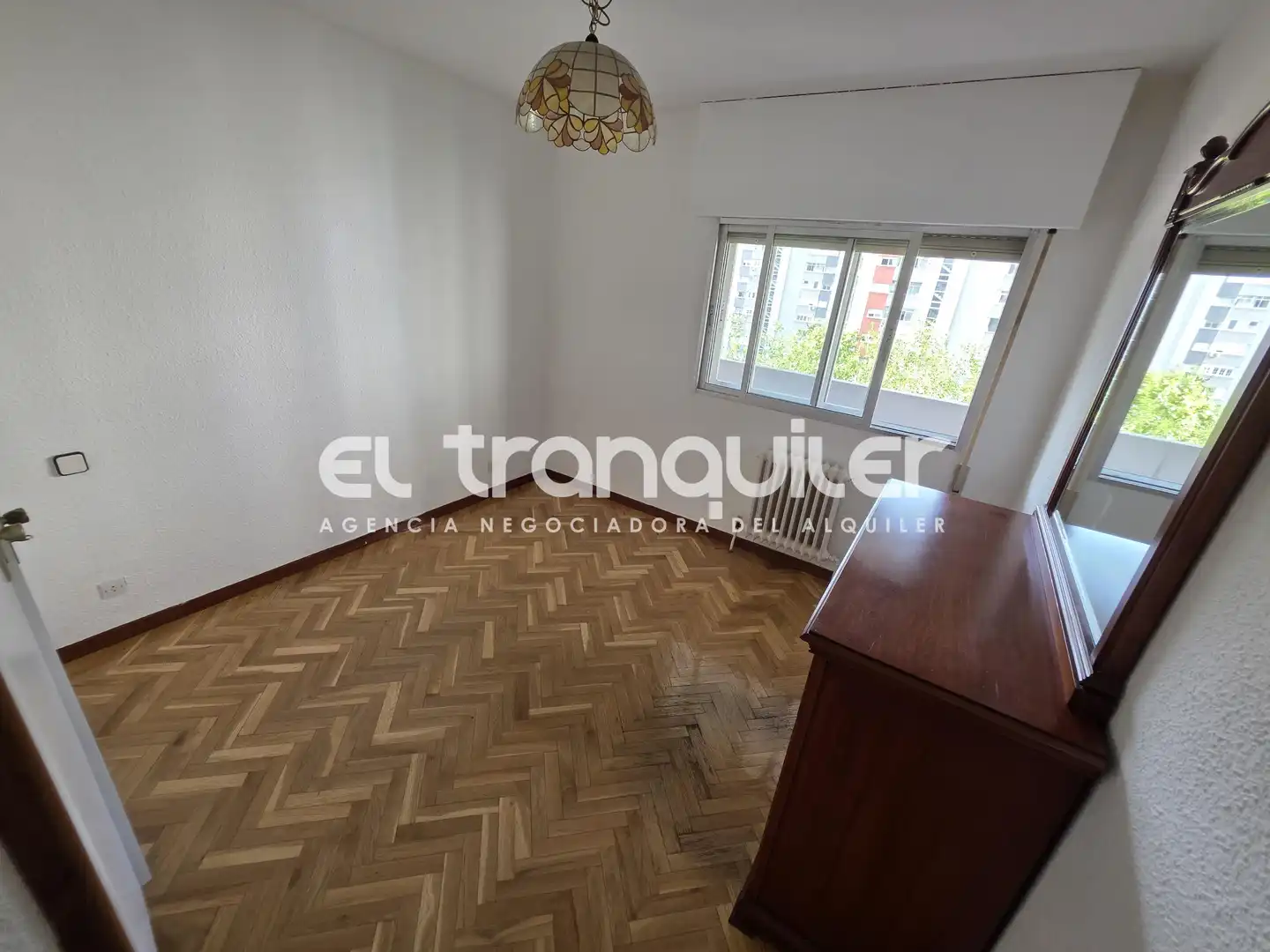 Bedroom of Flat for rent in Madrid  with Parquet flooring, Terrace and Furnished