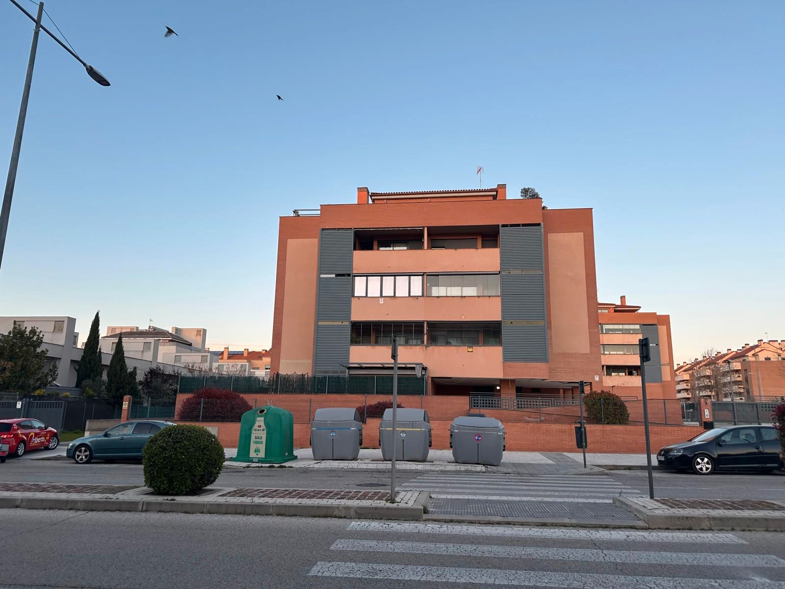 Vista exterior de Pis en venda en Navalcarnero amb Aire condicionat, Calefacció i Jardí privat