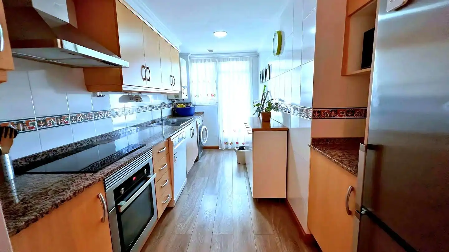 Cuina de Apartament de lloguer en Valencia amb Aire condicionat, Moblat i Balcó