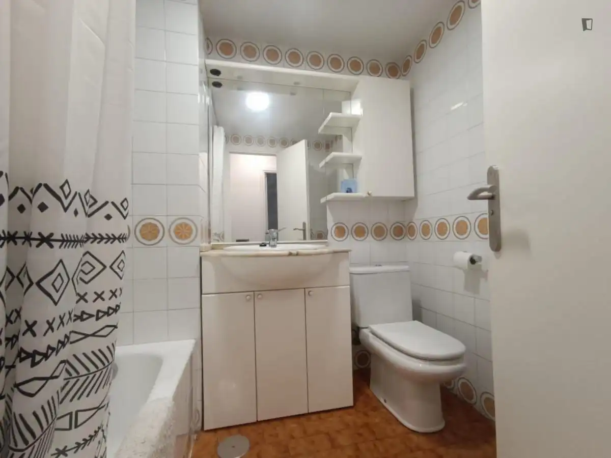 Room in Mendebaldea - Ermitagaña