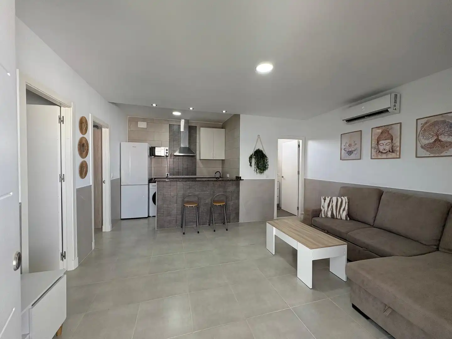 Cuina de Casa o xalet de lloguer en Chiclana de la Frontera amb Aire condicionat, Jardí privat i Moblat