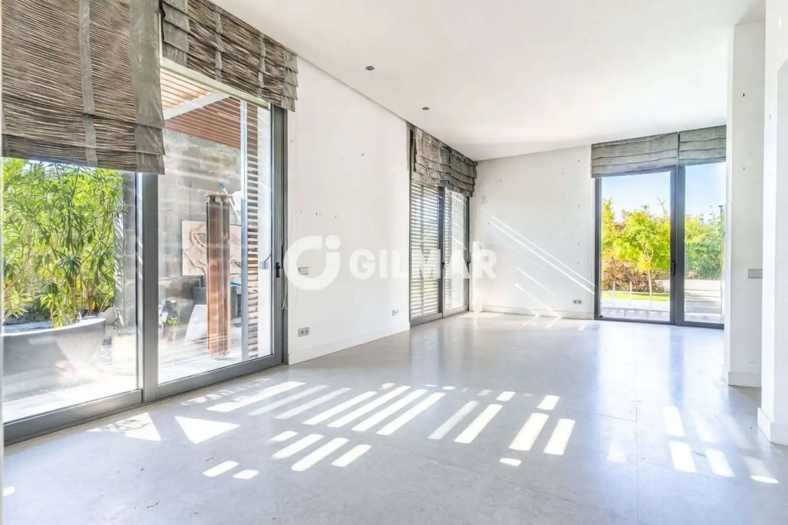 Sala de estar de Casa o chalet en venta en Las Rozas de Madrid con Calefacción, Jardín privado y Piscina