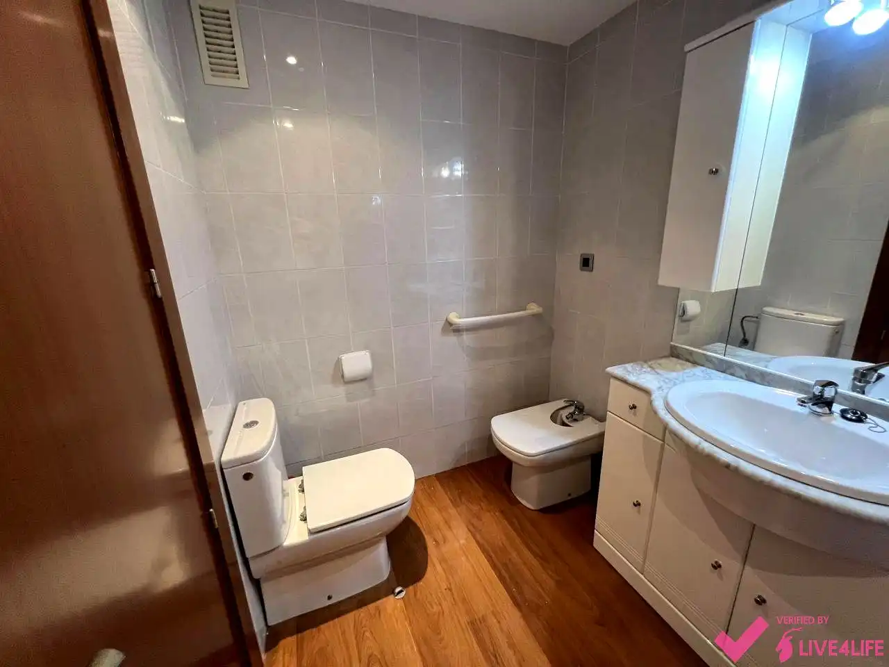 Bathroom of Flat for rent in Valencia  with Air Conditioner, Parquet flooring and Furnished