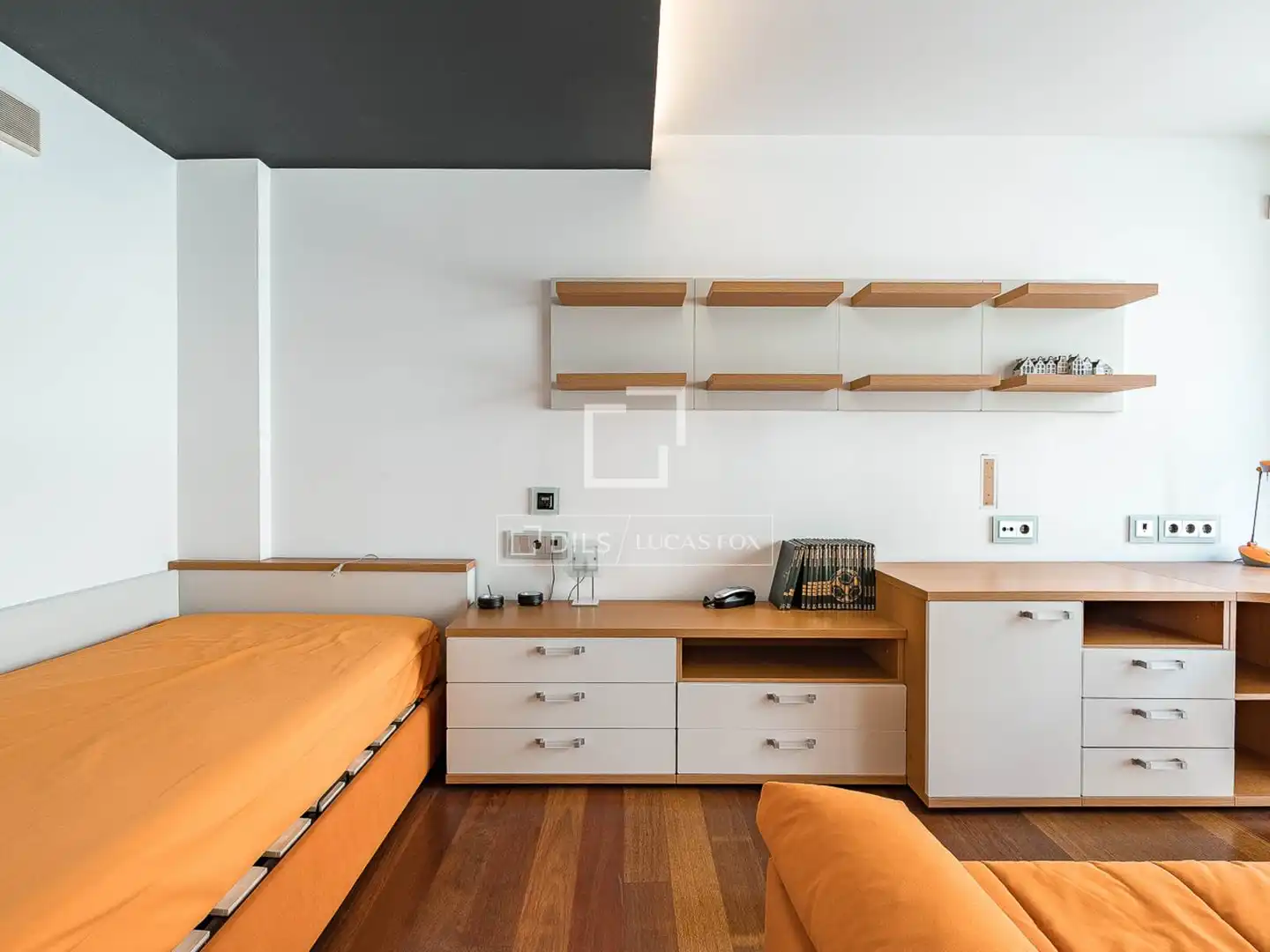 Dormitori de Casa o xalet en venda en Barcelona amb Aire condicionat, Calefacció i Terrassa