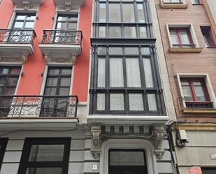 Vista exterior de Pis de lloguer en Gijón  amb Calefacció, Parquet i Moblat