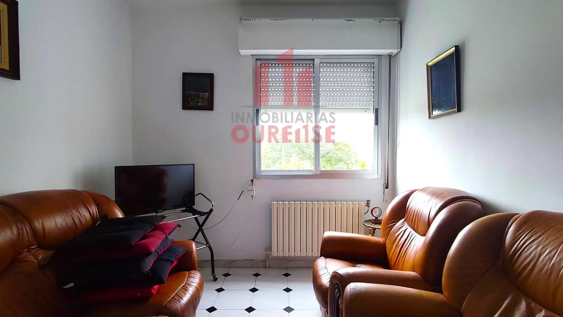 Sala d'estar de Casa o xalet en venda en Ourense Capital  amb Calefacció i Jardí privat